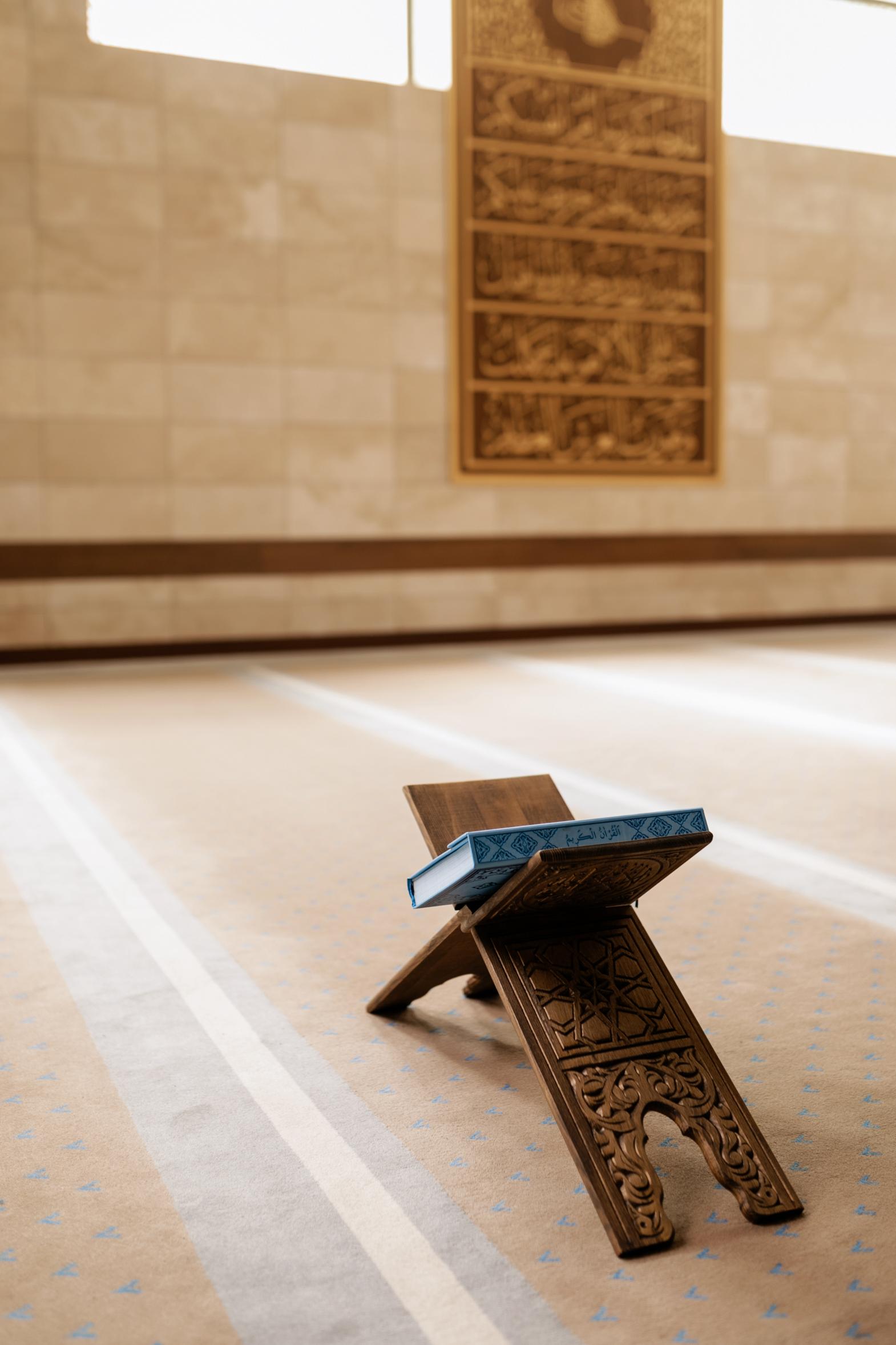 Rytuały i praktyki związane z koranem w codziennym życiu muzułmanina